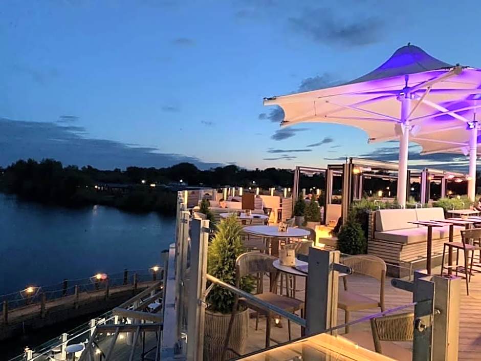 The Luxury break Sleeps 6 at Kingfisher Court South facing