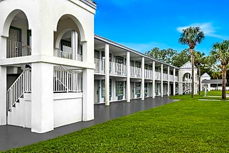 Suburban Studios Brunswick I-95