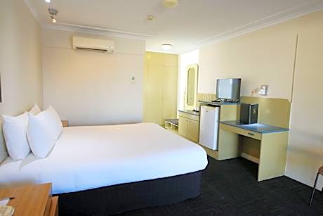Standard Room with 1 kingsize bed
