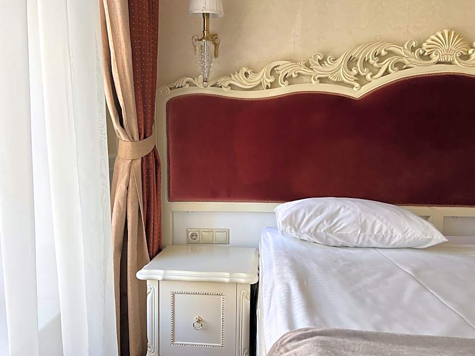 Royal Grand Hotel