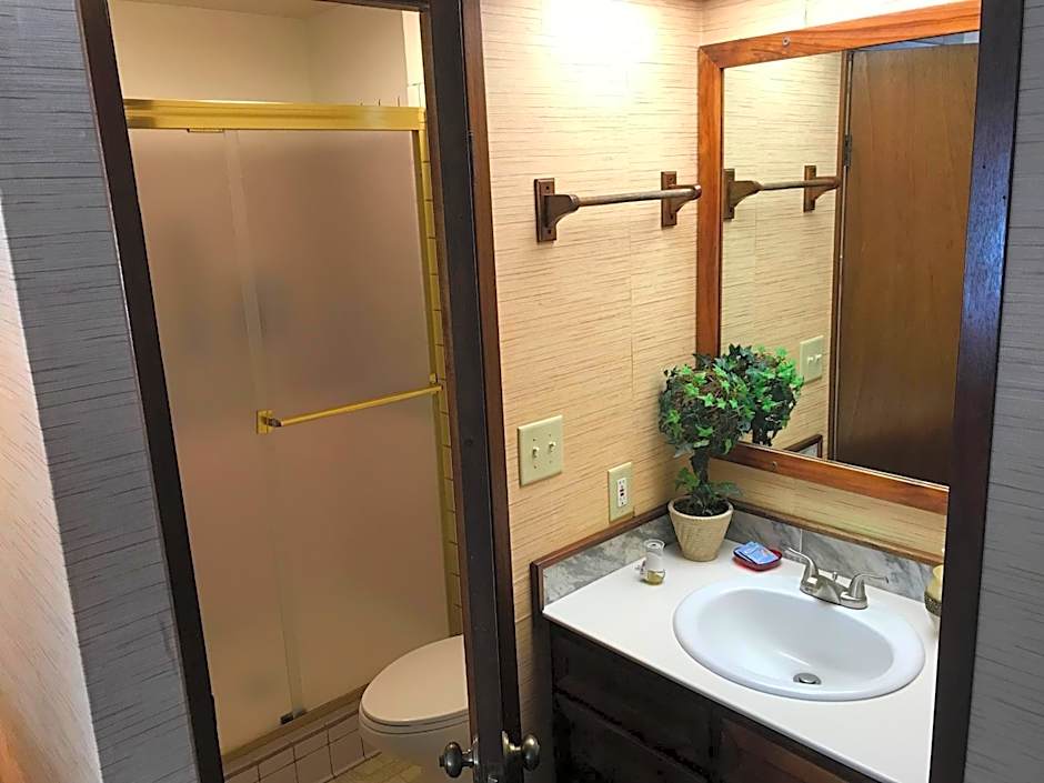 Hale Maluhia Country Inn