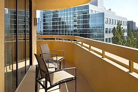 Room, 1 King Bed, Balcony, Corner