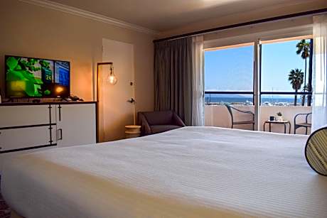 King Room Harbor Side with Balcony