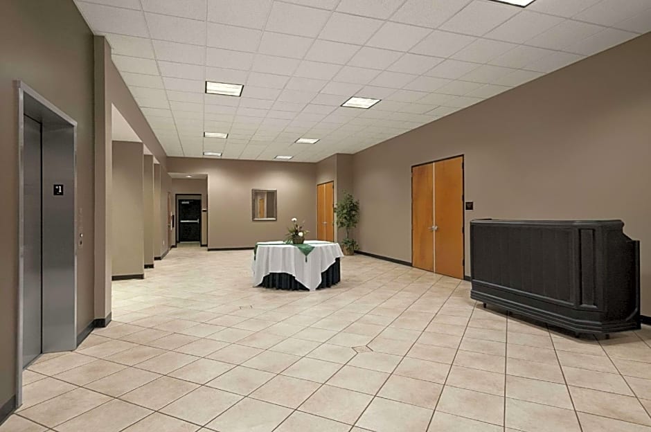 Wingate by Wyndham and Williamson Conference Center