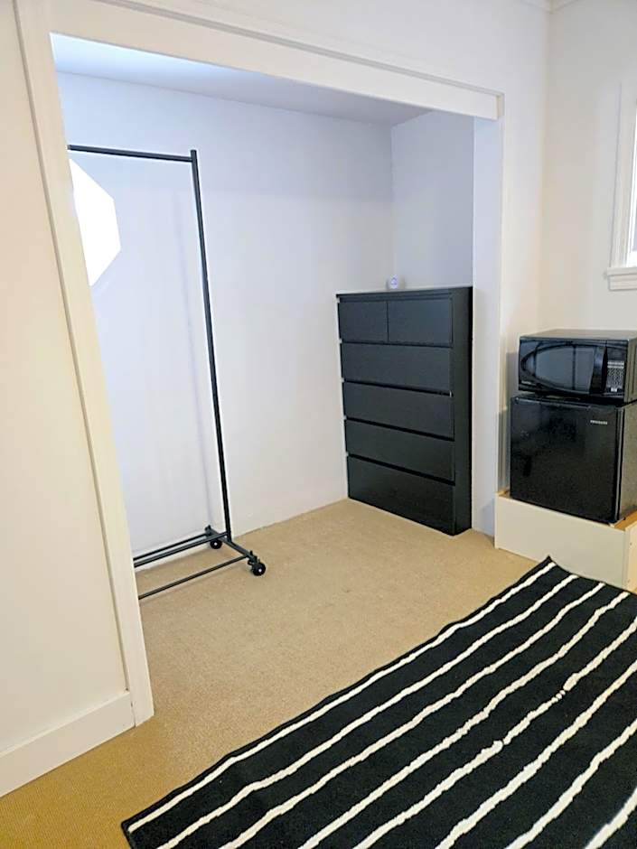 Comfy Stylish Room in the Heart of Vancouver- Private Parking, Self Check-in & just 4 mins to Metrotown!