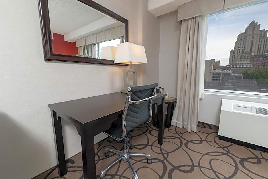 Holiday Inn Montreal Centre Ville Downtown By IHG