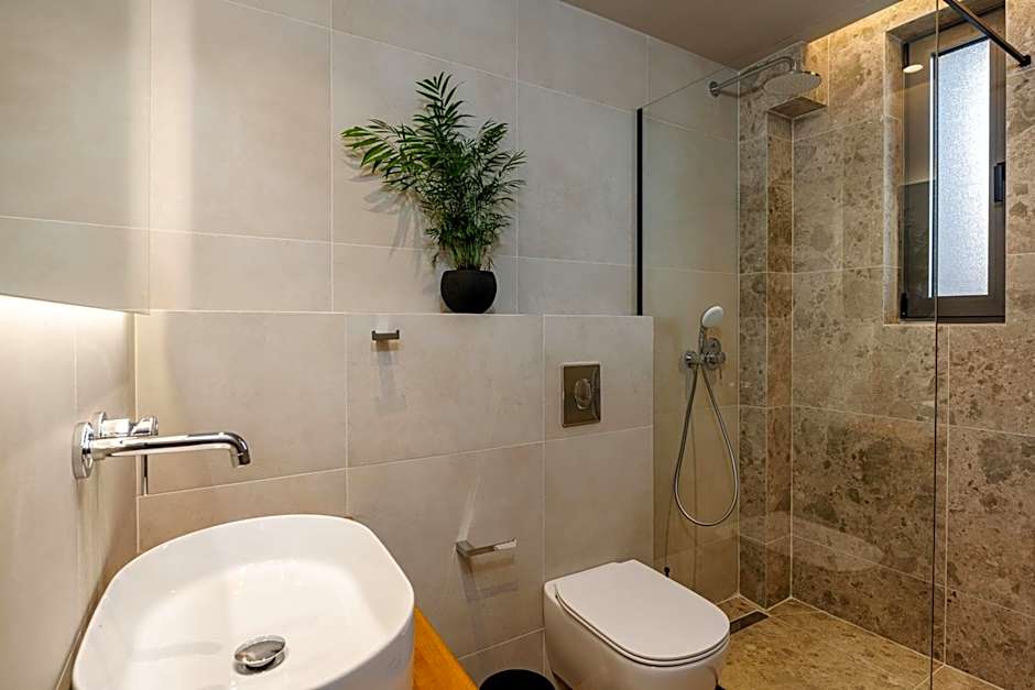 Horizon Apartments - Beachfront Luxury, by ZanteWize