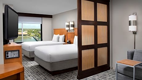 Two Queen Beds Lake View (with sofa bed)