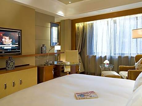 Club Sofitel Luxury Room with King Bed