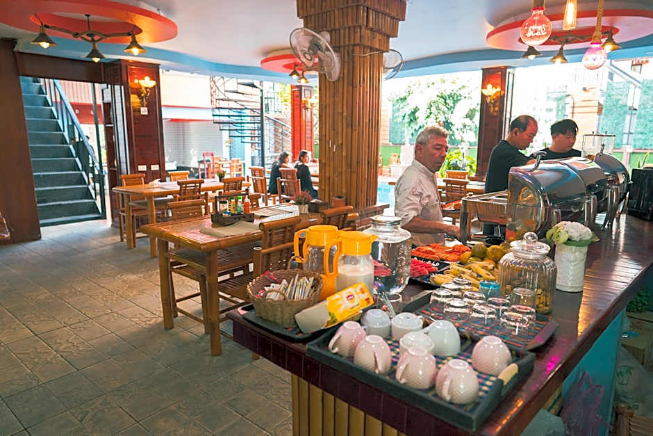 Ruby Riverside Hotel & Hostel