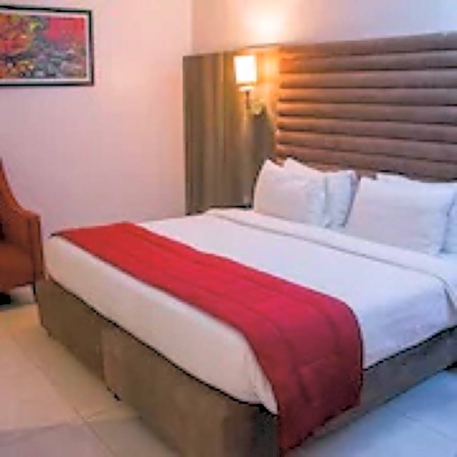 Glee Hotel