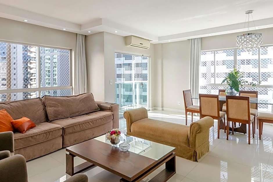 Apartamento pé na areia – 1 min da Praia Central