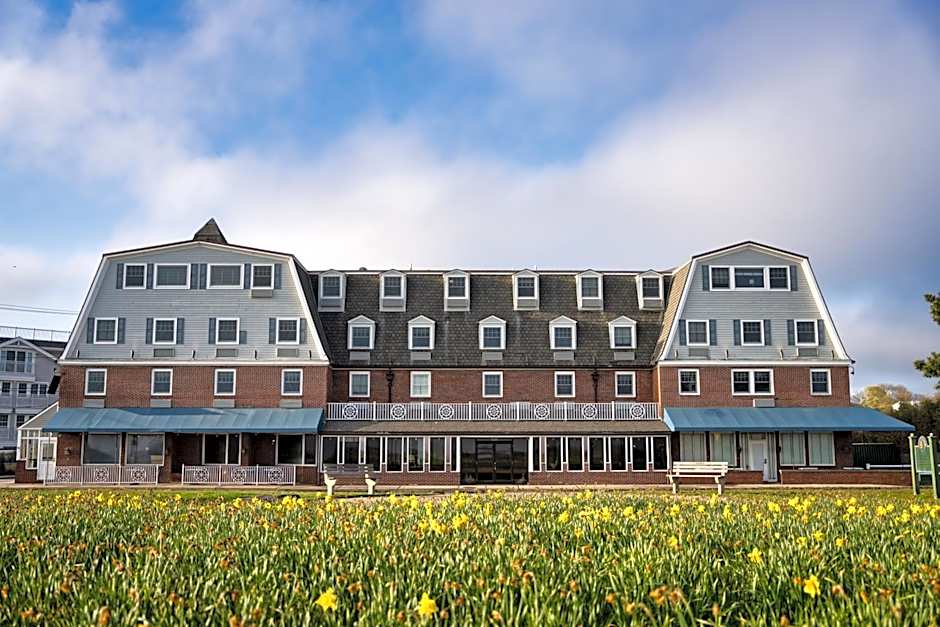 Newport Beach Hotel And Suites