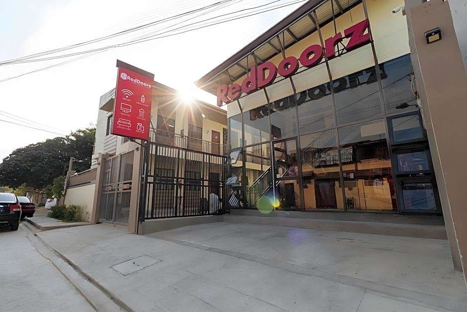 RedDoorz Plus @ Casa Lucia Sindalan San Fernando City Pampanga