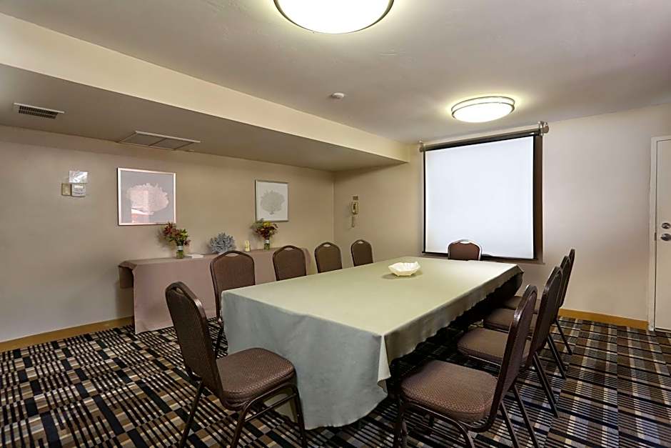 DoubleTree By Hilton Suites Tucson Airport