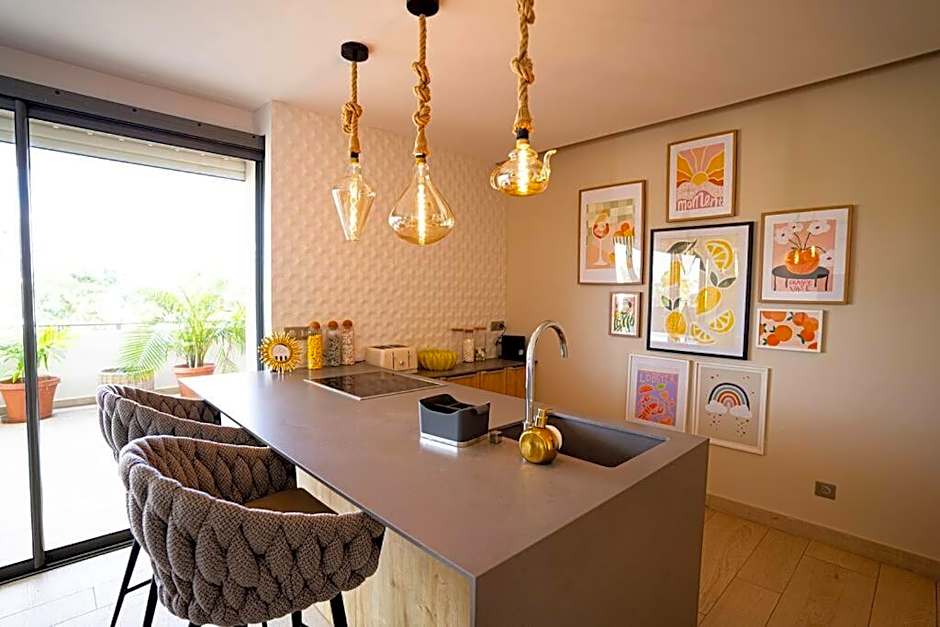 Cheerful Lemon Condo