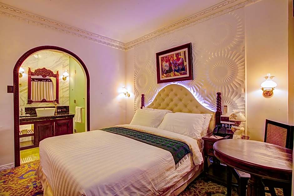 Photo 1 of 9 of Queen Standard Room