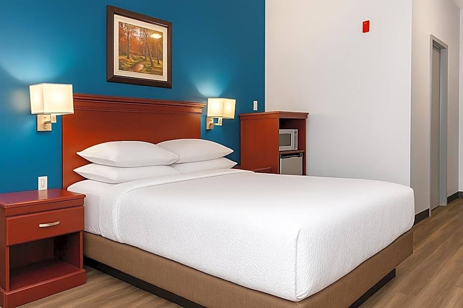 Premier Inn & Suites - Downtown Hamilton Hotel