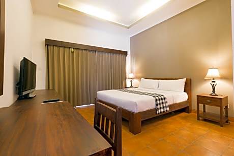 Executive Suite with Pool View
