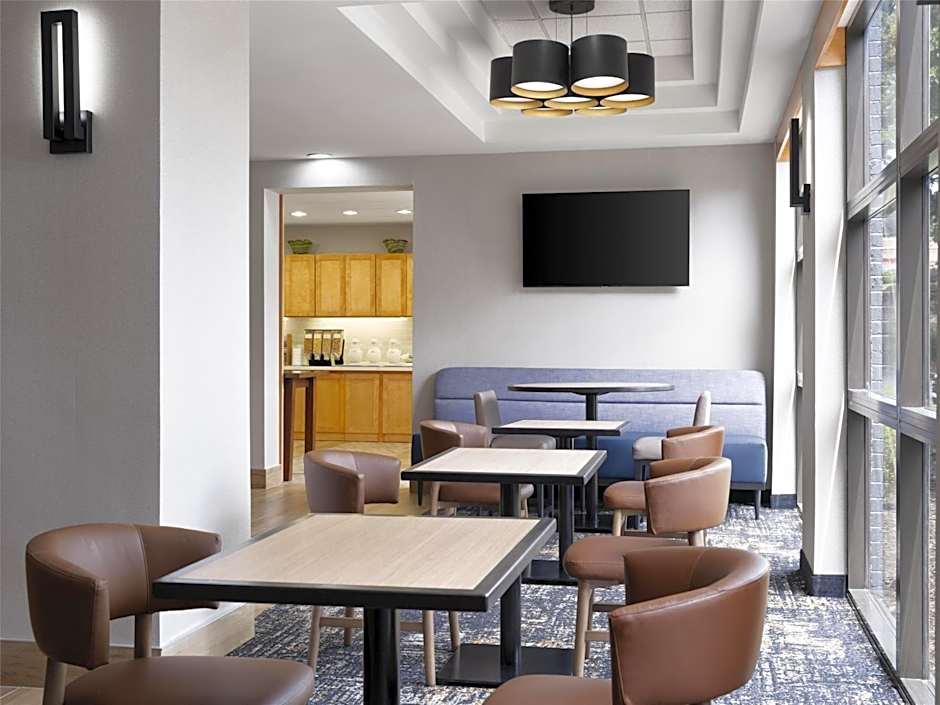 Hyatt Place Atlanta Alpharetta North Point Mall