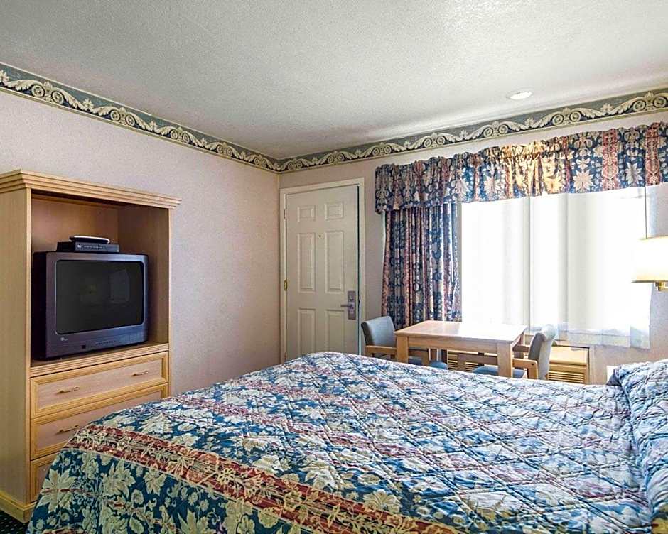 Rodeway Inn Monterey Near Fairgrounds
