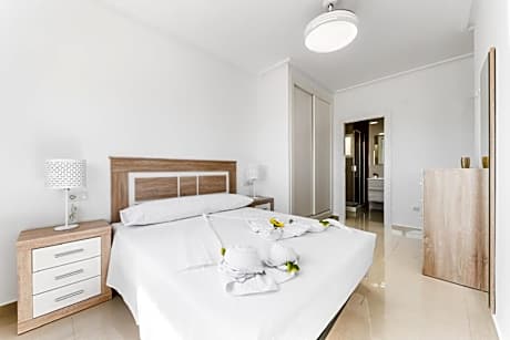 Apartment with Lake View