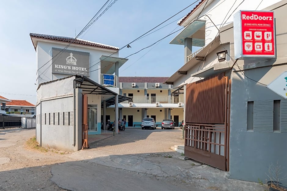 RedDoorz @ Kings Hotel near CSB Mall