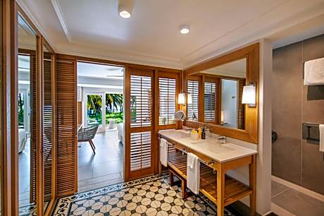 Deluxe Beach Front Room