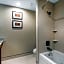 Comfort Suites University