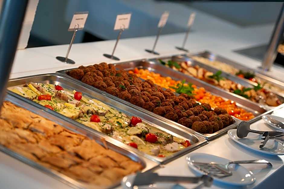 Bitzaro Grande Hotel & Suites