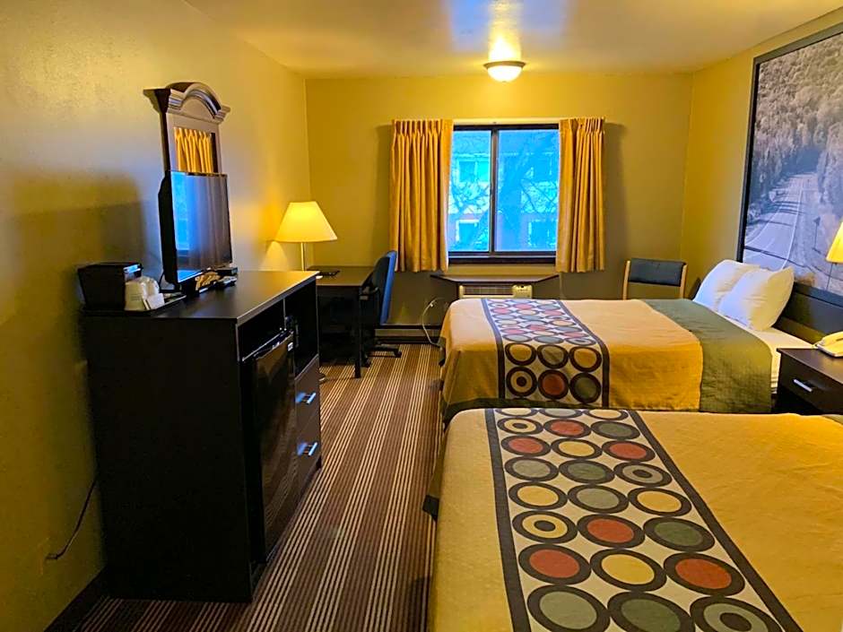 Super 8 by Wyndham Eau Claire WI