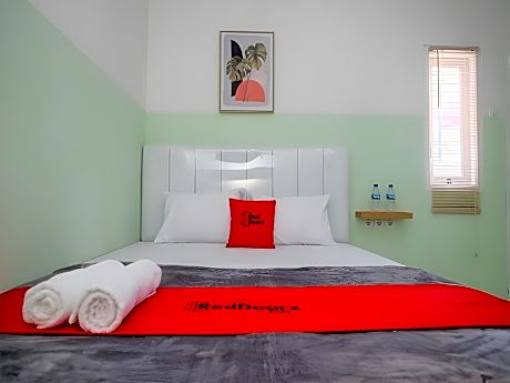 RedDoorz Room