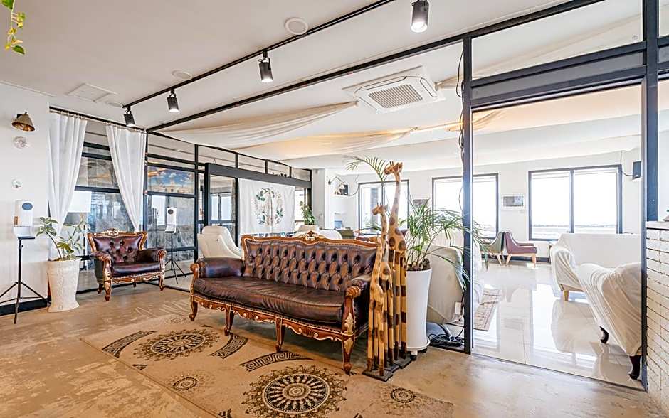HOTEL52