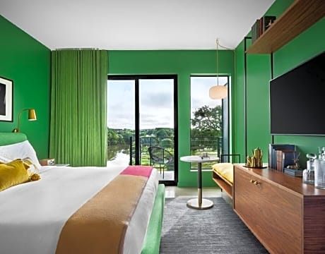 Creek View King With Balcony