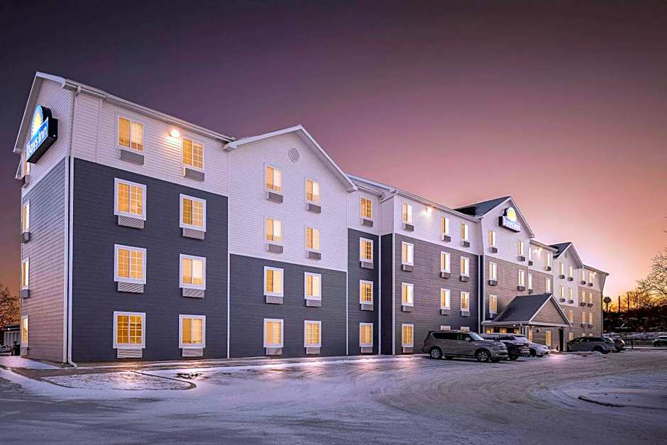 Days Inn & Suites by Wyndham Rochester South