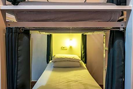 Bed in 8-Bed Female Dorm Shared Bathroom