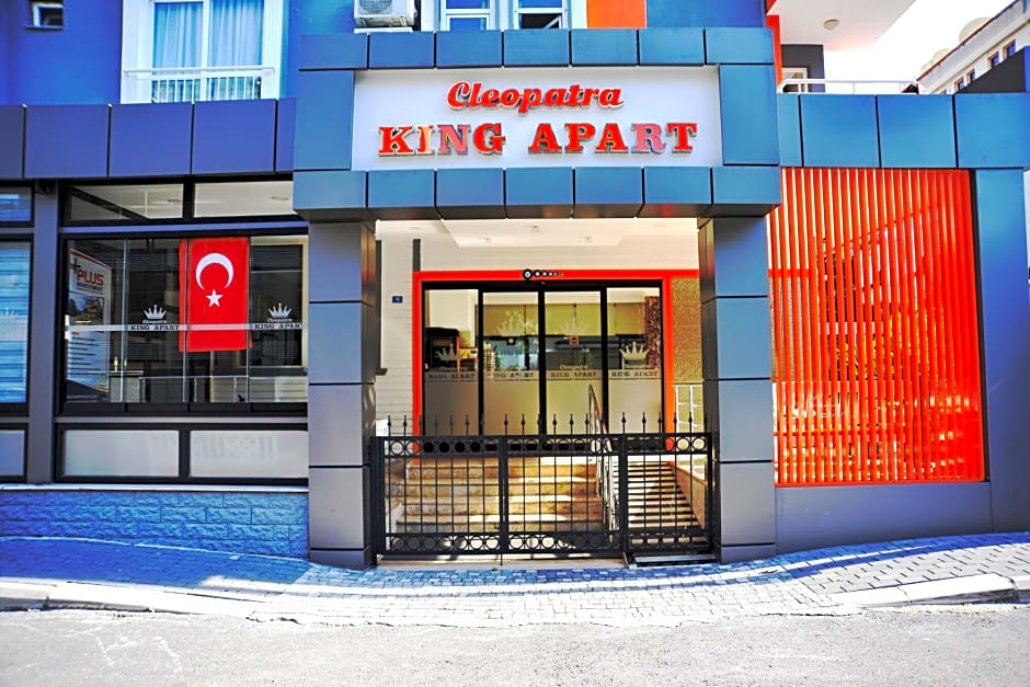 Cleopatra King Apart