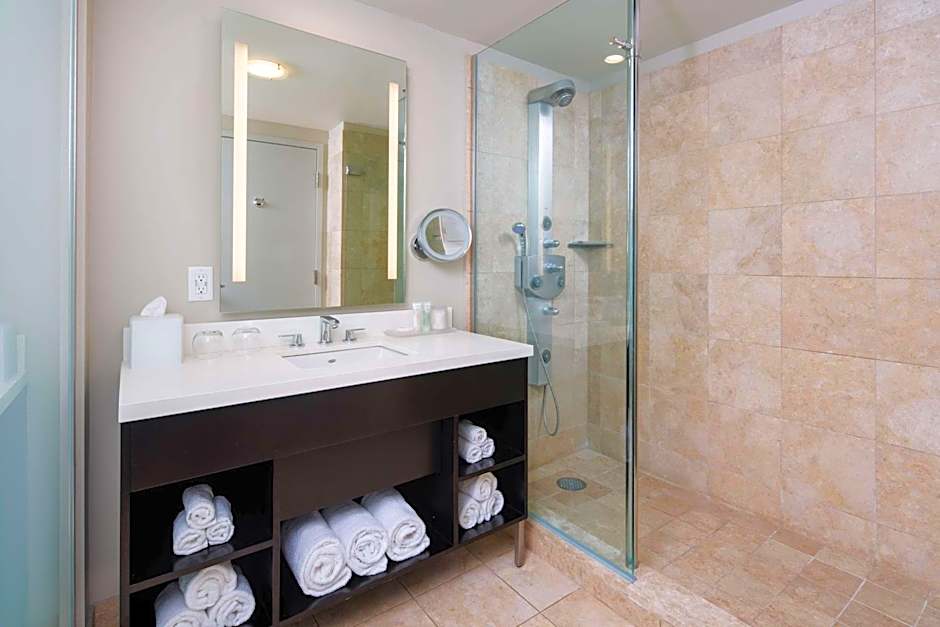 The Lofton Hotel Minneapolis, Tapestry Collection by Hilton