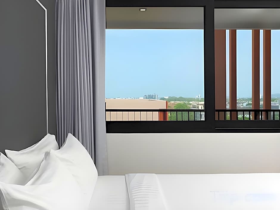 PRIME TOWN - Posh & Port Hotel PHUKET