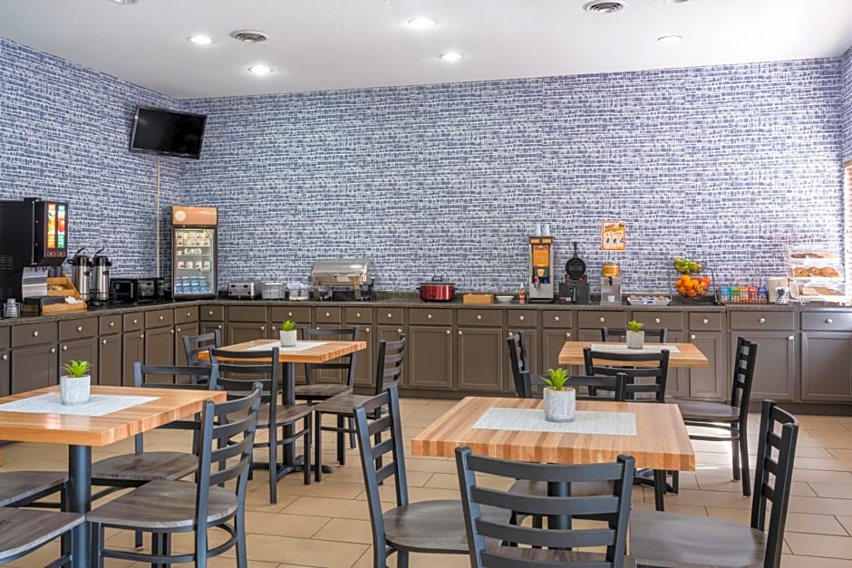 AmericInn by Wyndham Cedar Rapids North