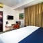 Capital O Hotel 522