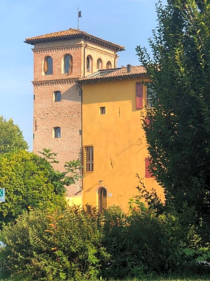 Palazzo delle Biscie - Old Tower & Village