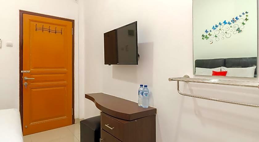 RedDoorz near Kejaksan Station Cirebon 2