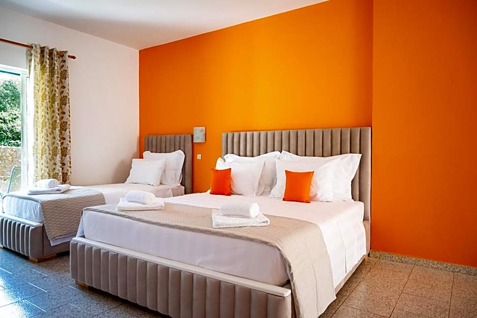 Crystal Blue Hotel, Barbati