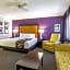 La Quinta Inn & Suites by Wyndham Cleveland - Airport North