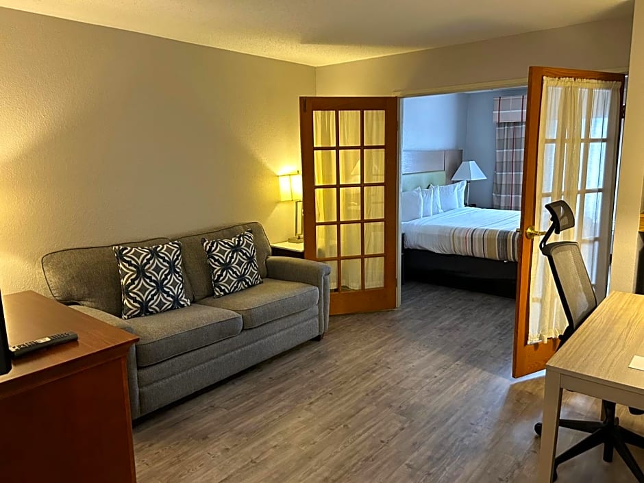 Country Inn & Suites by Radisson, Grand Rapids Airport, MI