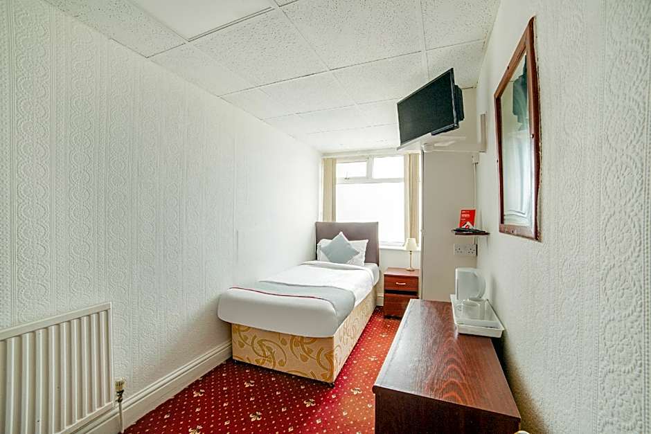 OYO The Golden Cheval Hotel