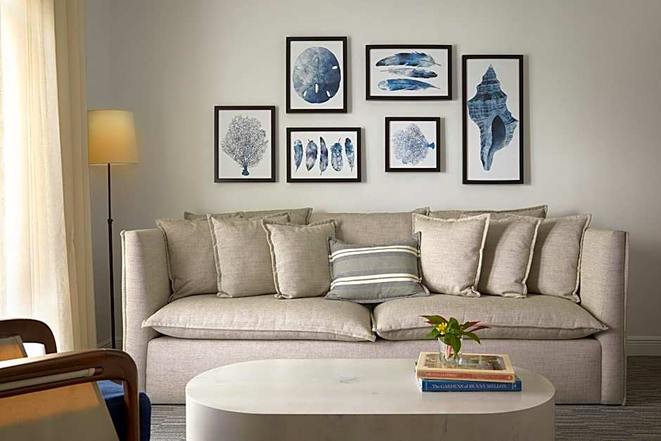 Parrot Key Hotel & Villas