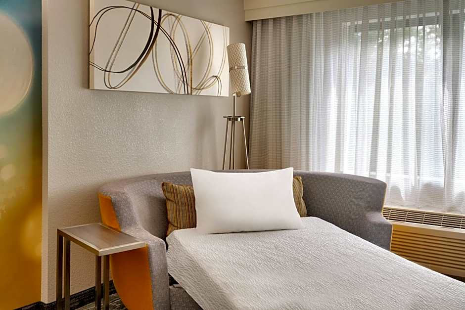 Courtyard by Marriott Charlotte Airport LoSo