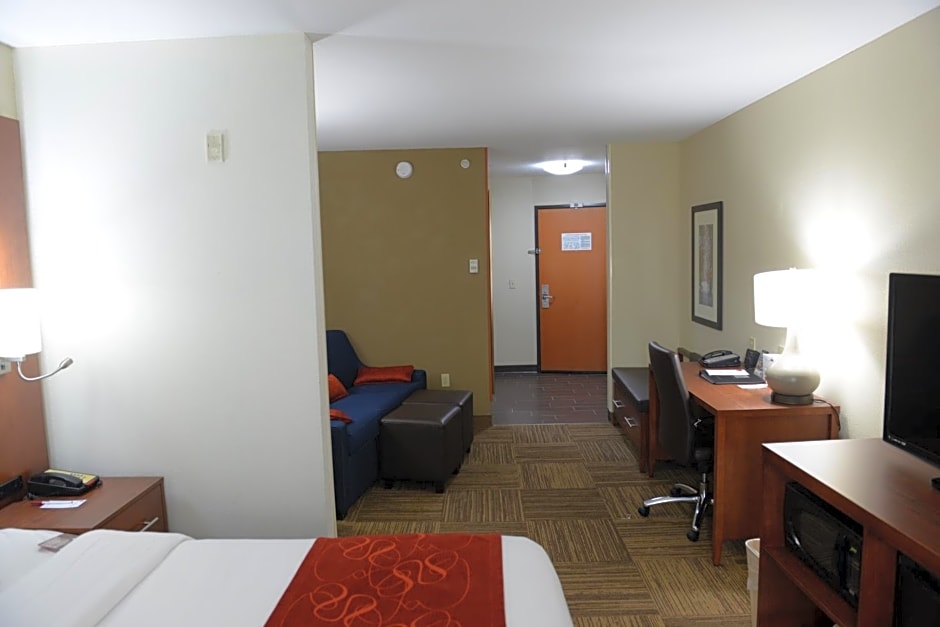 Comfort Suites Urbana Champaign, University Area